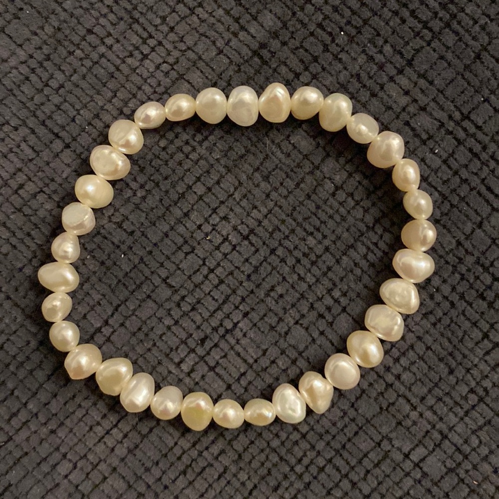 NWOT Freshwater Pearl Stretch Bracelet